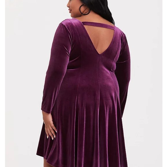 Torrid BURGUNDY PURPLE VELVET FLUTED DRESS Size 3 - Picture 2 of 3
